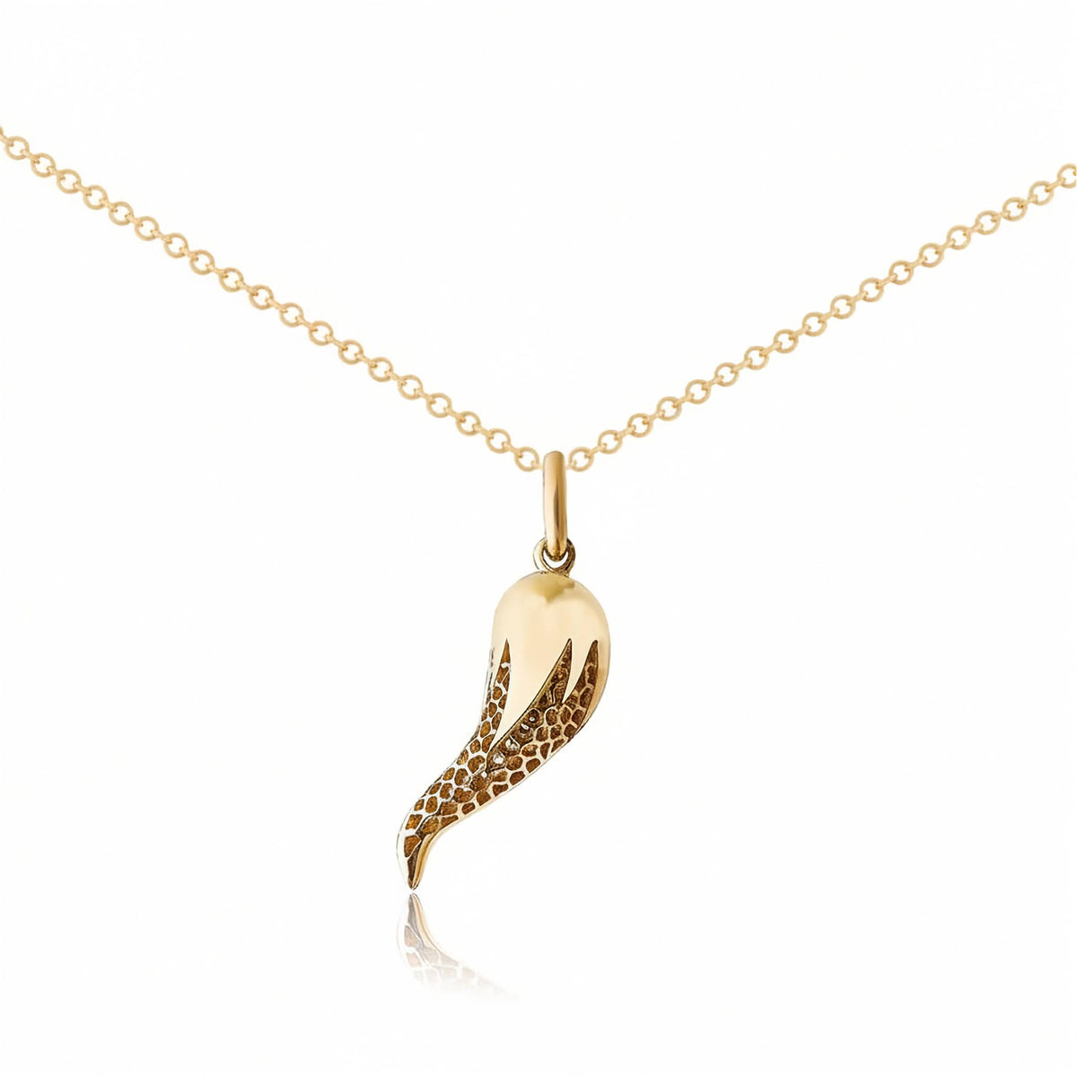 Rosmundo 18k Yellow Gold Italian Corno Horn Pendant Necklace. A gold pendant necklace featuring a stylized Horn with a textured, honeycomb-patterned lower section and a smooth, polished upper section, suspended from a delicate gold chain against a white background.